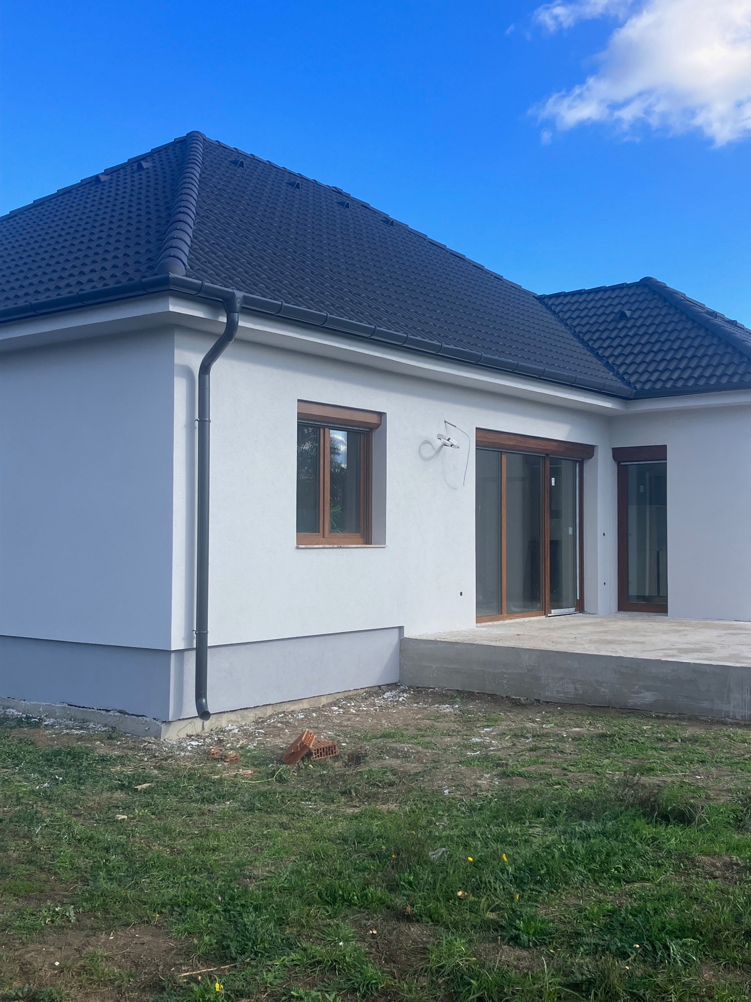 Családi ház terasza, a Szabó Házépítő Kft. saját referenciája